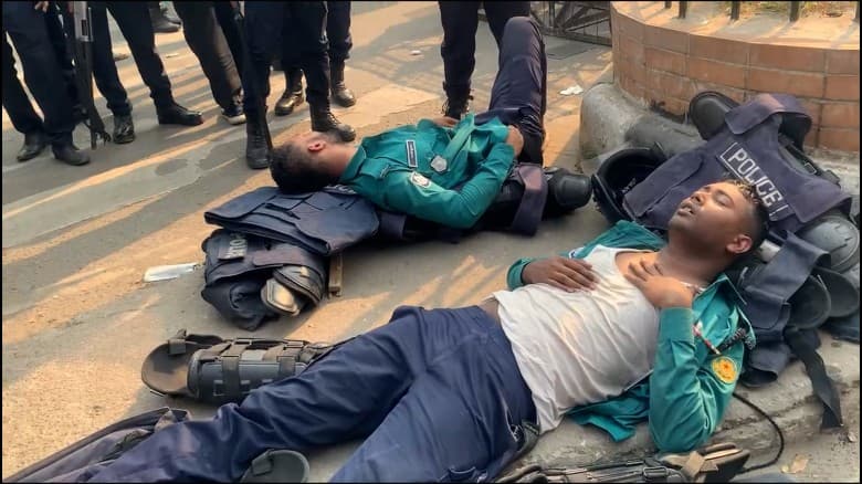 শাহবাগে আন্দোলনকারীদের সঙ্গে সংঘর্ষ: পুলিশের মামলা, ১২ নেতা-কর্মীর নাম উল্লেখ