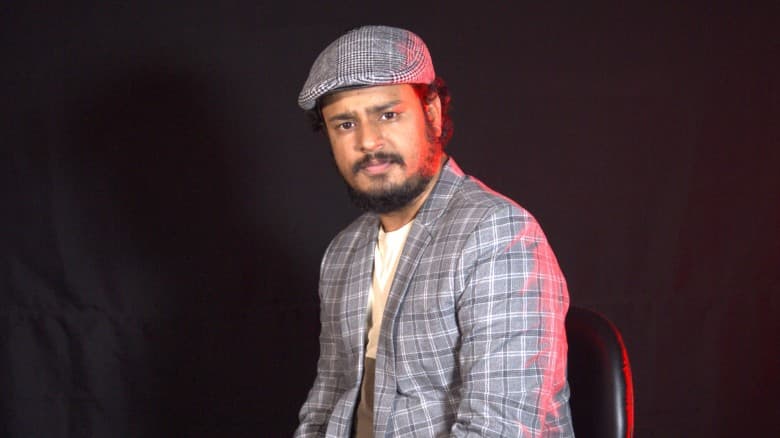 স্বৈরাচার হাসিনার বিরুদ্ধে র‌্যাপ গানের মাধ্যমে নোমানের অন্যরকম লড়াই