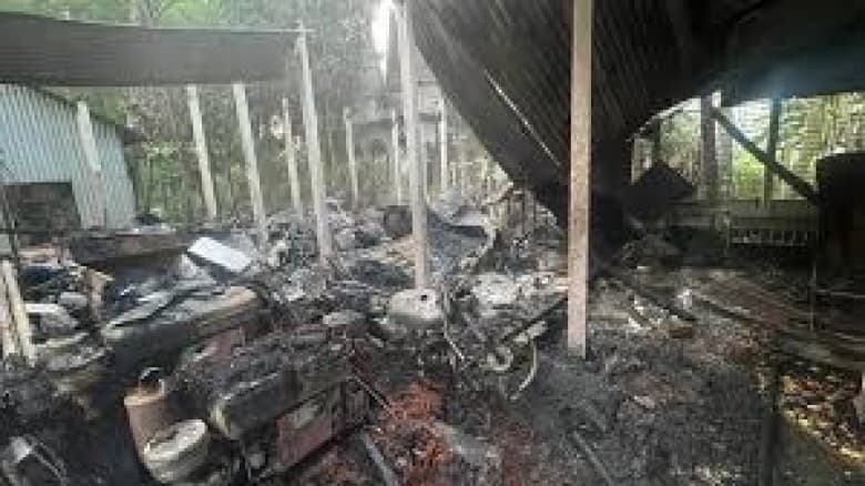 হাসিনার মোটিফ বানানোর সন্দেহে চিত্রশিল্পীর বাড়িতে আগুন