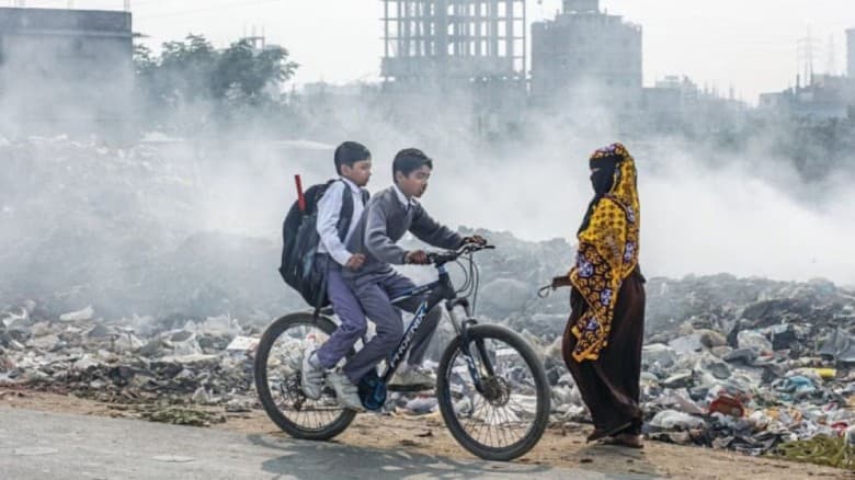 বিশ্বে আজ বায়ু দূষণে শীর্ষে ঢাকা