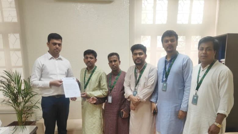 আওয়ামী লীগ নিষিদ্ধের দাবিতে প্রধান উপদেষ্টাকে স্মারকলিপি