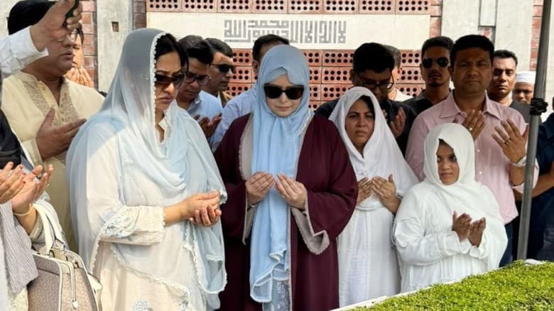 কোকোর কবর জিয়ারত করলেন ডা. জোবাইদা