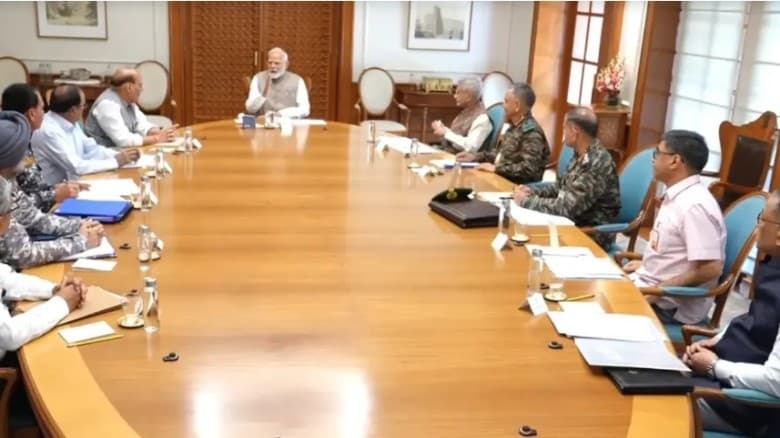 জরুরি বৈঠকে বসেছেন মোদি, উপস্থিত ৩ বাহিনীর প্রধান