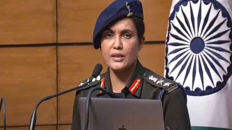 সোফিয়া কুরেশিকে 'সন্ত্রাসীদের বোন' হিসেবে আখ্যা দিয়েছে