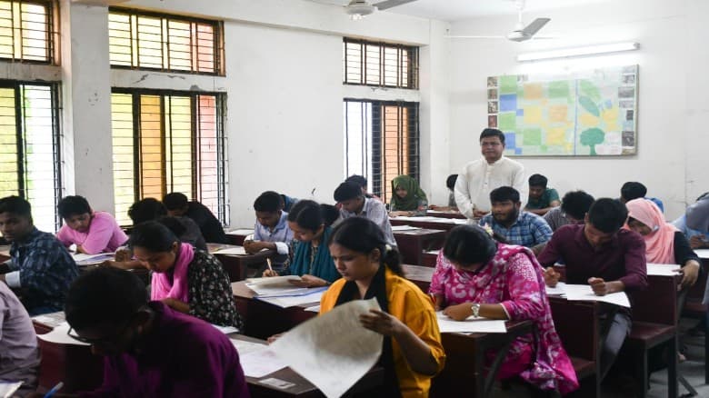 বেরোবিতে ঢাবি ব্যবসায় শিক্ষা ইউনিটের পুনঃভর্তি পরীক্ষা অনুষ্ঠিত