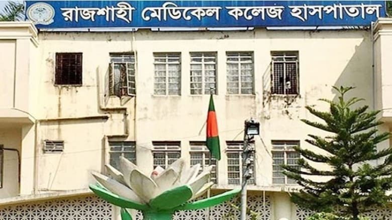 বাঘায় বাস চাপায় বাবা-মেয়ের পা বিচ্ছিন্ন