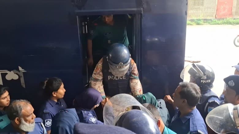মানিকগঞ্জ আদালতে হাজির মমতাজ
