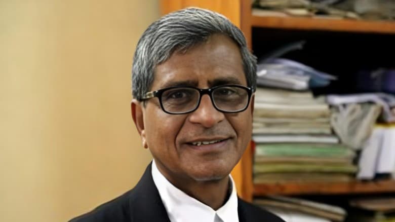 কোথায় যাবেন, নির্বাচন দিয়ে যেতে হবেঃ সুব্রত চৌধুরী