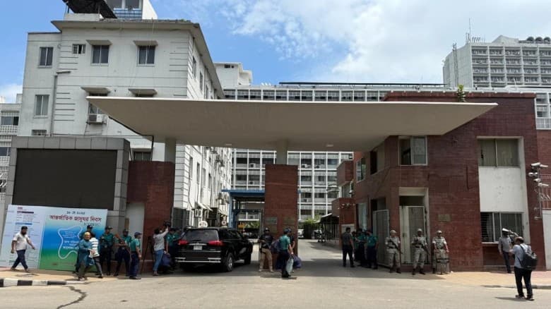 নিরাপত্তার বিশেষ চাদরে সচিবালয় এলাকা