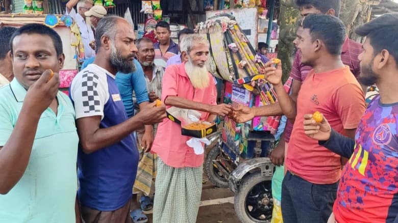 এটিএম আজহারের মুক্তির খবরে আনন্দ মিছিল ও মিষ্টি বিতরণ