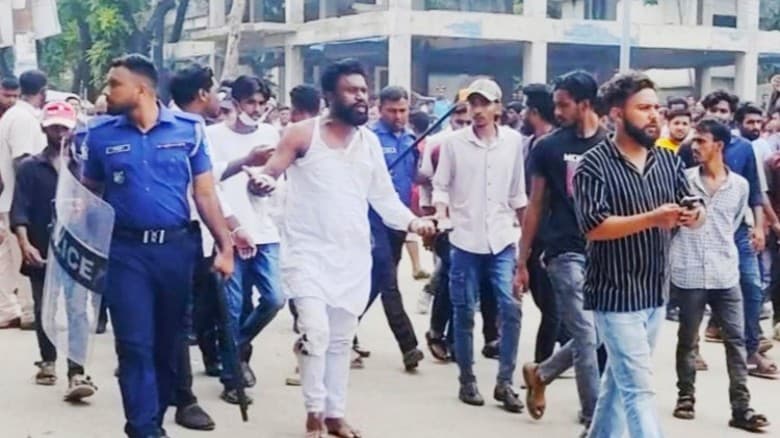 নারায়ণগঞ্জে পশুর হাট নিয়ে বিএনপির দুই পক্ষের সংঘর্ষ, আহত ২০