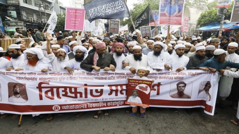 ব্লগার ফারাবীর মুক্তির দাবিতে শাপলা চত্বরের দিকে বিক্ষোভ মিছিল