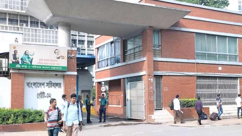 ছুটি শেষে আজ খুলেছে অফিস-আদালত ও ব্যাংক