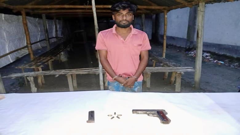 কাশিয়াডাঙ্গায় অস্ত্র ও গুলিসহ দুই সন্ত্রাসী গ্রেফতার