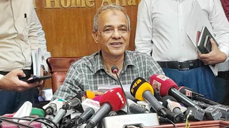 আসিফ মাহমুদের ব্যাগে ম্যাগাজিনটি একে-৪৭ রাইফেলের নয়: স্বরাষ্ট্র উপদেষ্টা