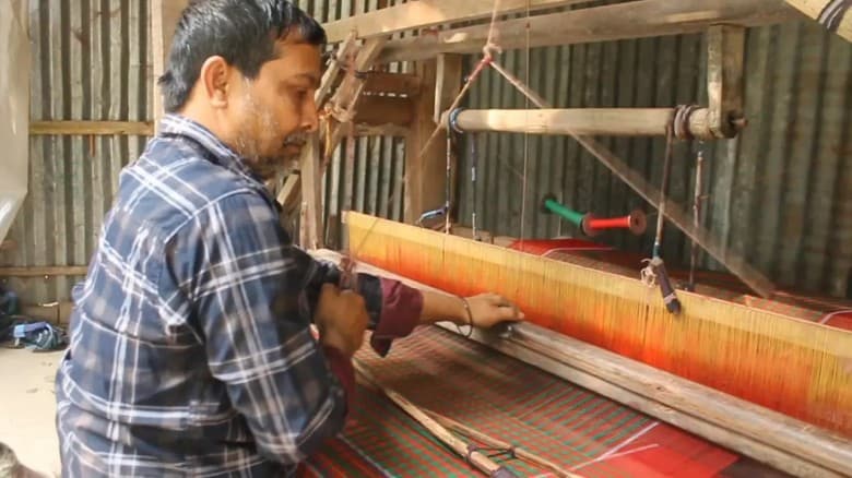 বিলুপ্তির পথে কালুখালীর তাঁতশিল্প