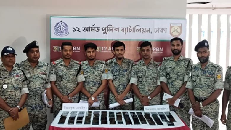 হাড়িয়ে যাওয়া দেড় শতাধিক মোবাইল ফোন উদ্ধার করলেন এপিবিএন