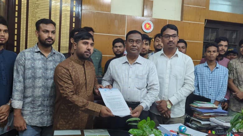 ‎ফ্যাসিবাদ মুক্ত ক্যাম্পাস বিনির্মাণে রাজশাহী কলেজ ছাত্রশিবিরের স্মারকলিপি