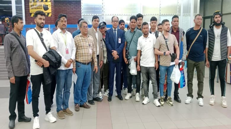 ইরান থেকে দ্বিতীয় দফায় ফিরলেন ৩২ বাংলাদেশি