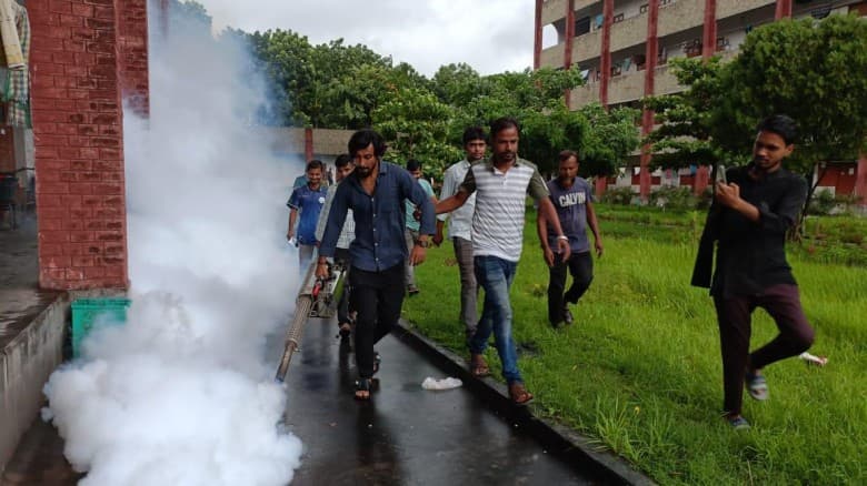রাবি শাখা ছাত্রদলের উদ্যোগে মশা নিধন কর্মসূচি