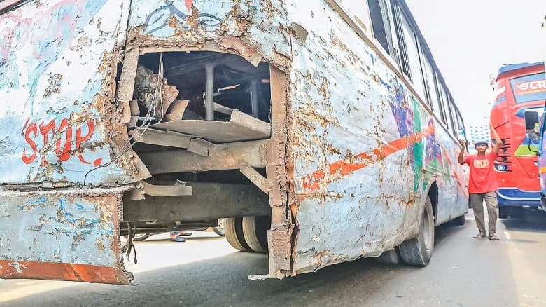 ৭৫ হাজার মেয়াদোত্তীর্ণ যানবাহন সরিয়ে ফেলার উদ্যোগ নিয়েছে সরকার