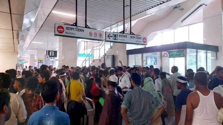 জামায়াতের সমাবেশ: বাস-রেল-লঞ্চের মতো মেট্রোরেলেও মানুষের চাপ