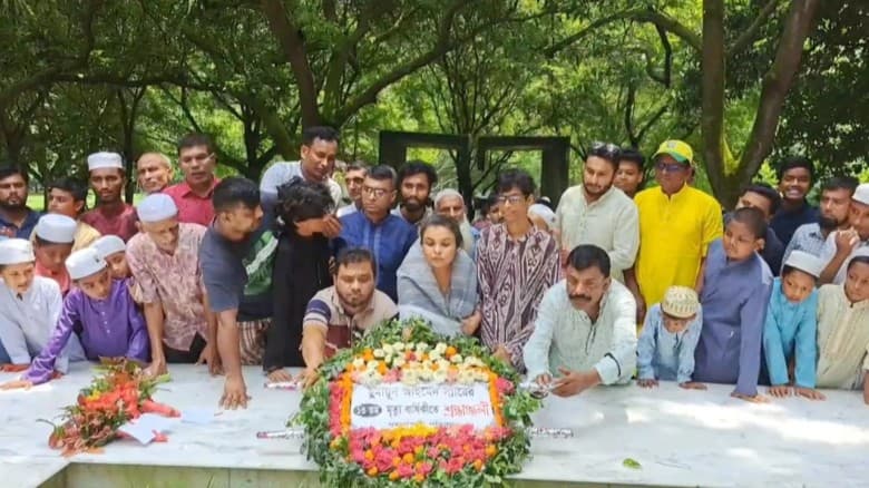 শ্রদ্ধা ভালোবাসায় হুমায়ূন আহমেদের ১৩তম মৃত্যুবার্ষিকী পালিত