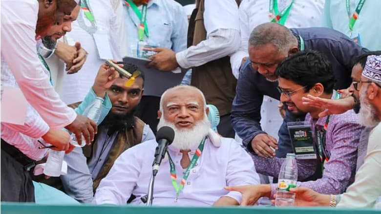 মঞ্চে দুই বার পড়ে গেলেন জামায়াতের আমির, পরে বসেই শেষ করলেন বক্তৃতা