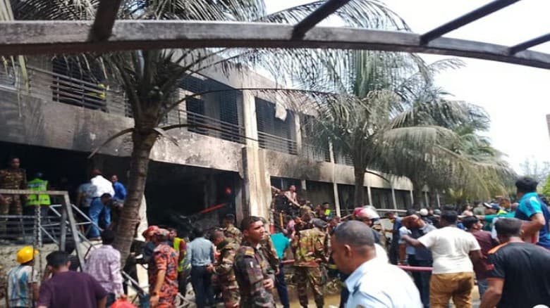 উত্তরায় প্রশিক্ষণ বিমান বিধ্বস্তে অন্তত একজনের মৃত্যুর খবর নিশ্চিত করেছে ফায়ার সার্ভিস