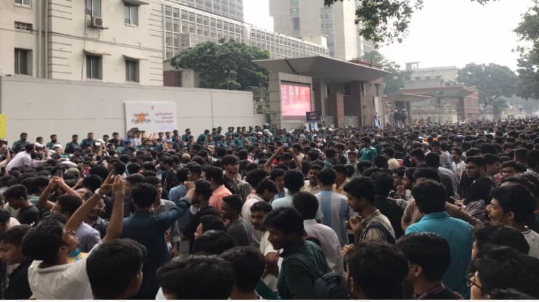 শিক্ষা উপদেষ্টার পদত্যাগ দাবিতে শিক্ষার্থীদের বিক্ষোভ, আহত ৪০