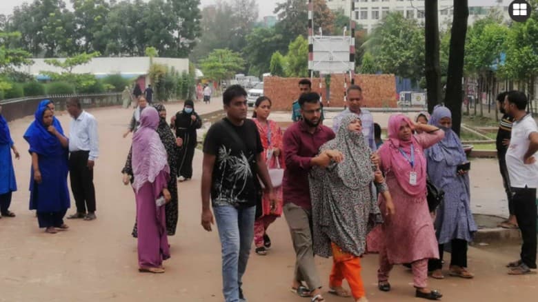 নিখোঁজ মেয়ের খোঁজে স্কুলে মা, ফিরলেন পোড়া ব্যাগ হাতে