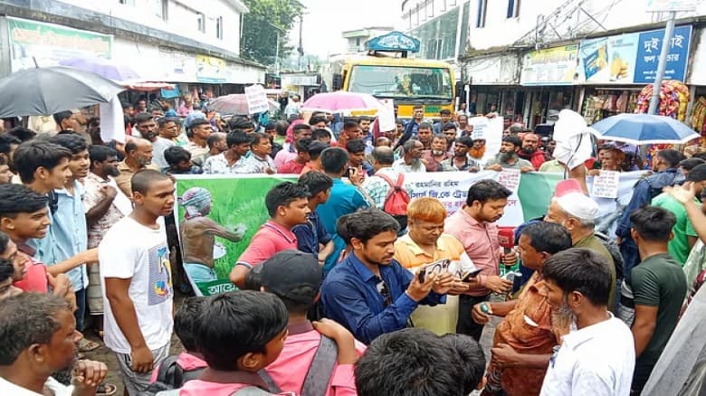 রাজশাহীর কাঁকনহাটে কৃষকদের বিক্ষোভ
