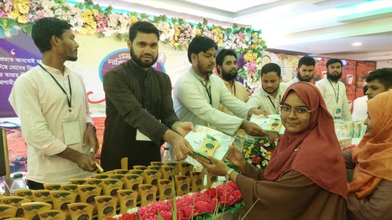 লক্ষ্মীপুরে মেধাবী শিক্ষার্থীদের শিবিরের সংবর্ধনা