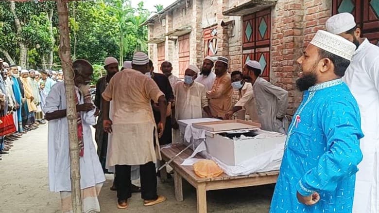 রংপুরে ৮ মাস পর বাড়িতে ফিরল প্রবাসীর মরদেহ