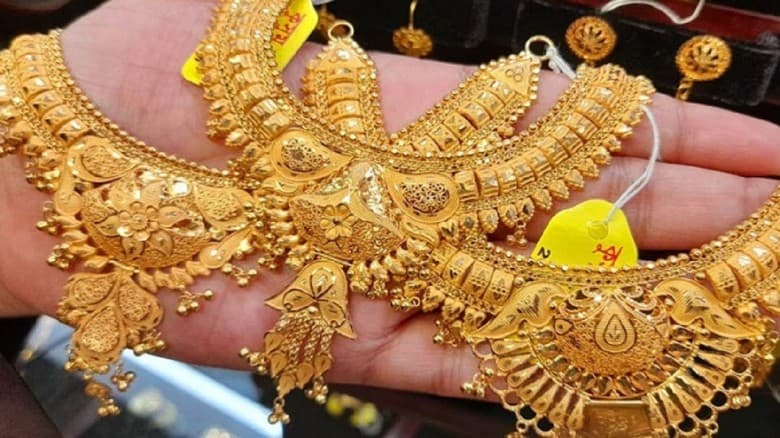 ২৪ ঘণ্টার ব্যবধানে সোনার নতুন দাম নির্ধারণ