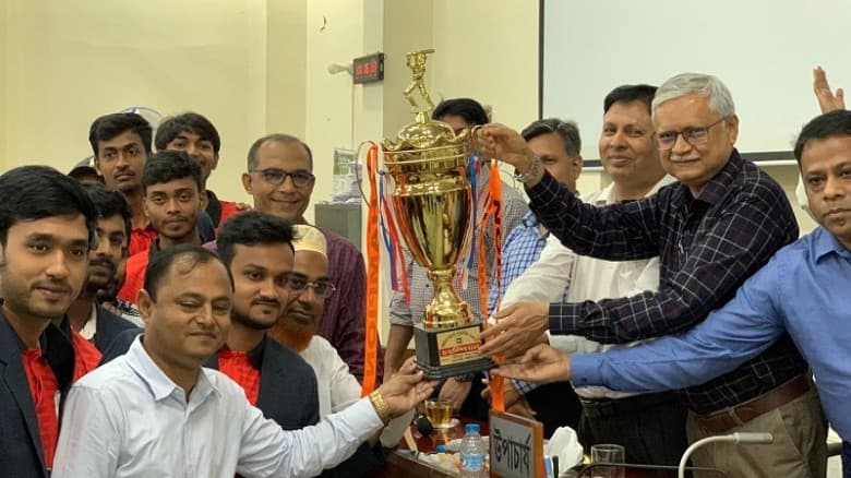 রাবিতে আন্তঃবিশ্ববিদ্যালয় বাস্কেটবলে-পুরস্কার প্রদান