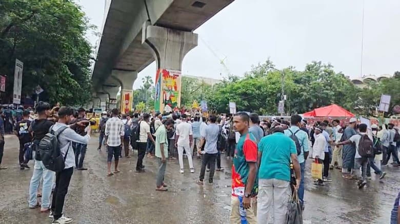 জুলাই সনদের দাবিতে শাহবাগে জুলাই যোদ্ধাদের অবরোধ