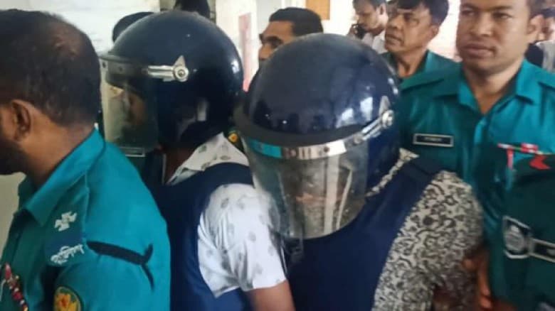 থানায় ঢুকে মব সৃষ্টির চেষ্টা, কারাগারে ৩