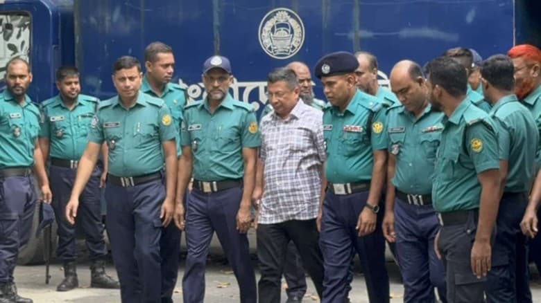 জুলাই হত্যাযজ্ঞের ভিডিও দেখে ট্রাইব্যুনালে স্তব্ধ সাবেক আইজিপি মামুন