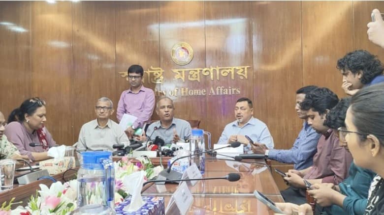নির্বাচনের আগে লটারির মাধ্যমে বদলি হবে এসপি-ওসি : স্বরাষ্ট্র উপদেষ্টা