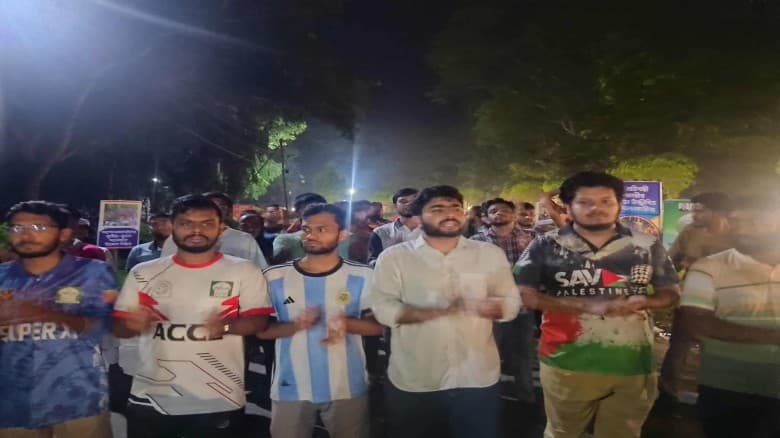 মধ্যরাতে উত্তাল ইবি ক্যাম্পাস, দাবি চাঁদাবাজদের দৃষ্টান্তমূলক শাস্তি
