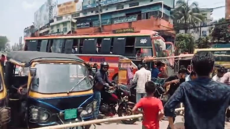 ঢাকা-বরিশাল মহাসড়ক অবরোধে ৬জেলায় জনদুর্ভোগ