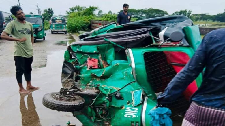 বগুড়ায় বাস-সিএনজি সংঘর্ষে নিহত ২, আহত ৪