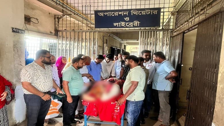 এবার কুষ্টিয়ায় সাংবাদিকের উপর সন্ত্রাসী হামলা