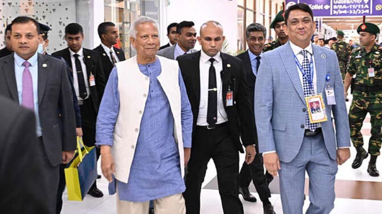 মালয়েশিয়ায় পৌঁছেছেন প্রধান উপদেষ্টা