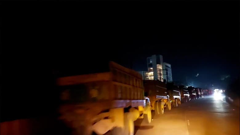 গভীর রাতে ‘সাদা পাথর’ সরাচ্ছে ট্রাকের বহর