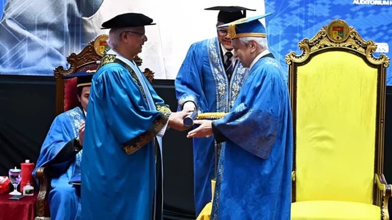ড. ইউনূসকে সম্মানসূচক ডক্টরেট দিল মালয়েশিয়ার ইউকেএম