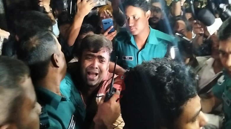 ধানমন্ডি ৩২ নম্বরে আওয়ামী লীগ সন্দেহে তিন জনকে গণপিটুনি