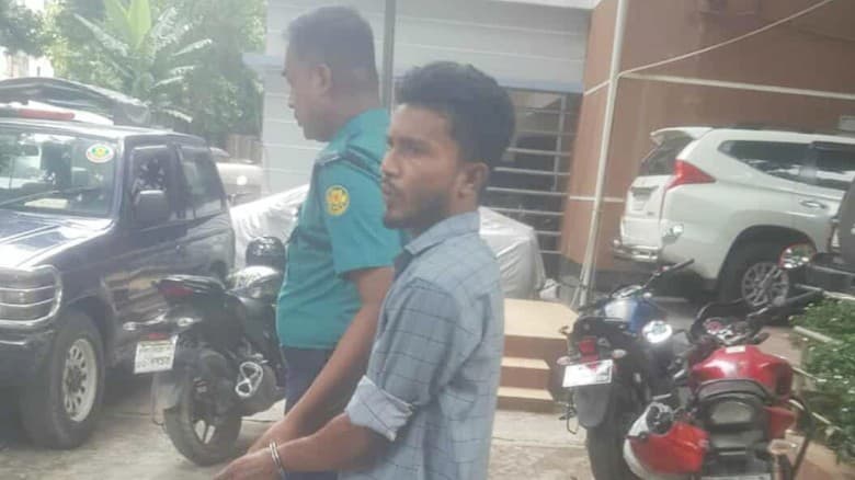 বঙ্গবন্ধুকে ফুল দিয়ে শ্রদ্ধা জানাতে আসা সেই রিকশাচালক জুলাই মামলায় কারাগারে
