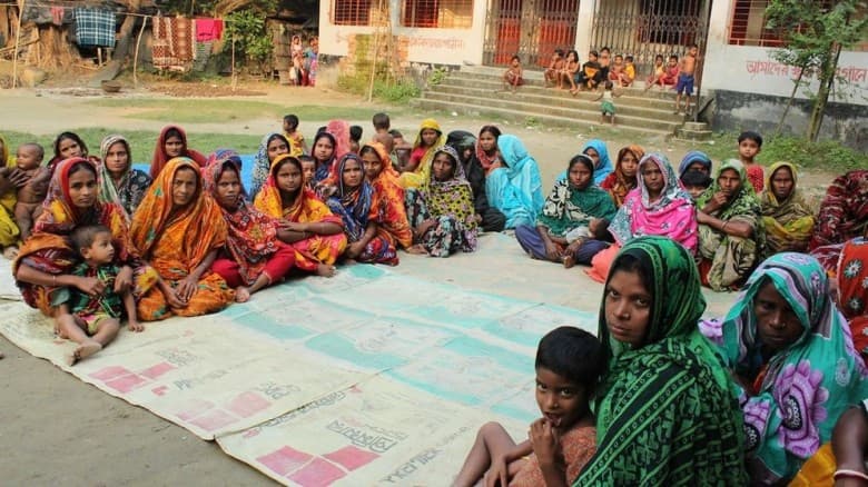 উচ্চ সুদে ঋণ নিয়ে বেকায়দায় নিম্ন আয়ের মানুষ